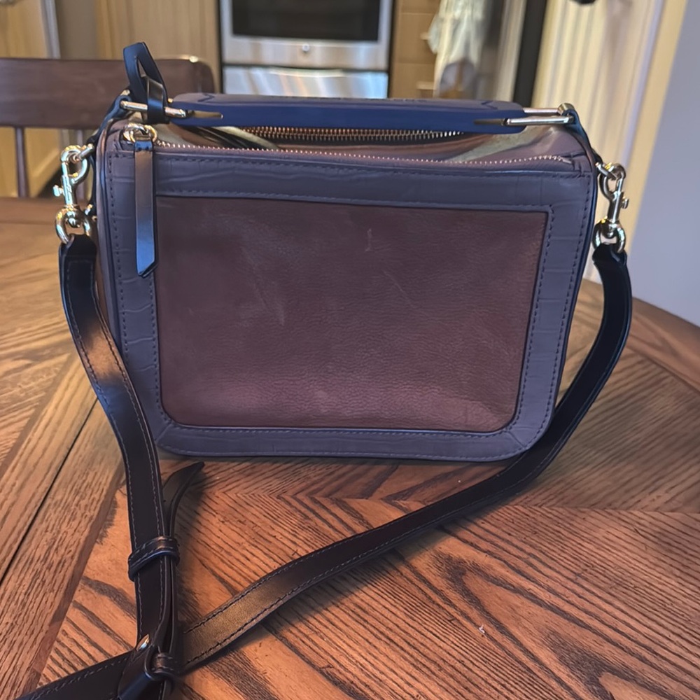 Stylish Two-Tone Leather Crossbody Bag Marc Jacob’s